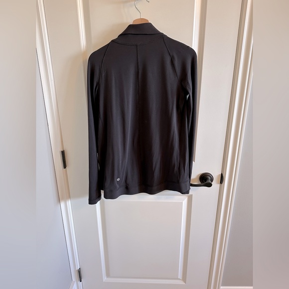 Lululemon size 4 open jacket - Picture 3 of 3